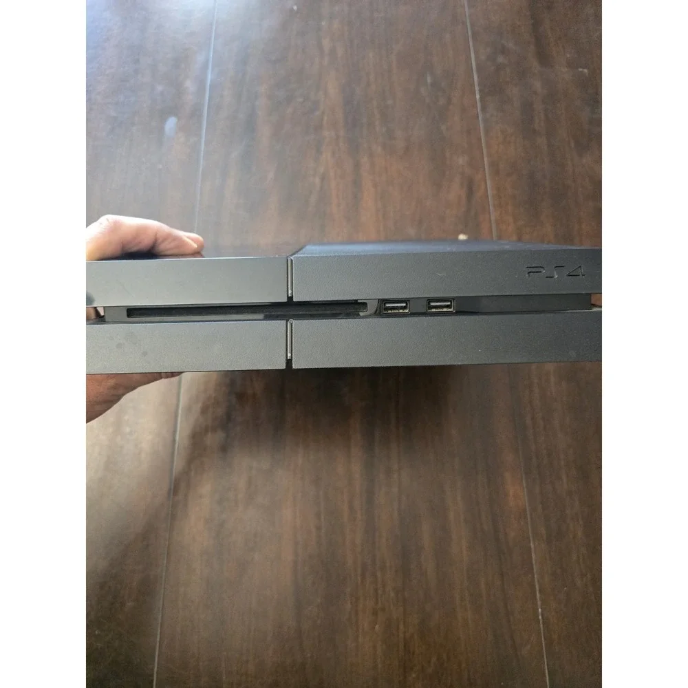 Sony PlayStation 4 500GB Console With One Controller‎ And Wires TESTED